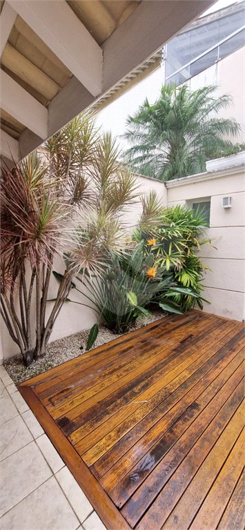 Casa à venda com 4 quartos, sendo 2 suítes, no condomínio Casas de Windsor, São Paulo - SP
