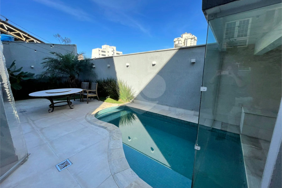 Casa à venda com 4 suítes no condomínio Fechado, São Paulo - SP