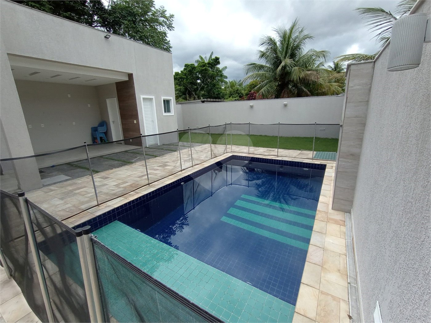 Casa à venda com 3 quartos, sendo 1 suíte, no condomínio Fazenda Cantagalo, Rio de Janeiro - RJ