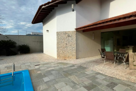 Casa à venda com 3 quartos, sendo 1 suíte,  em Santos Dumont, Três Lagoas, MS