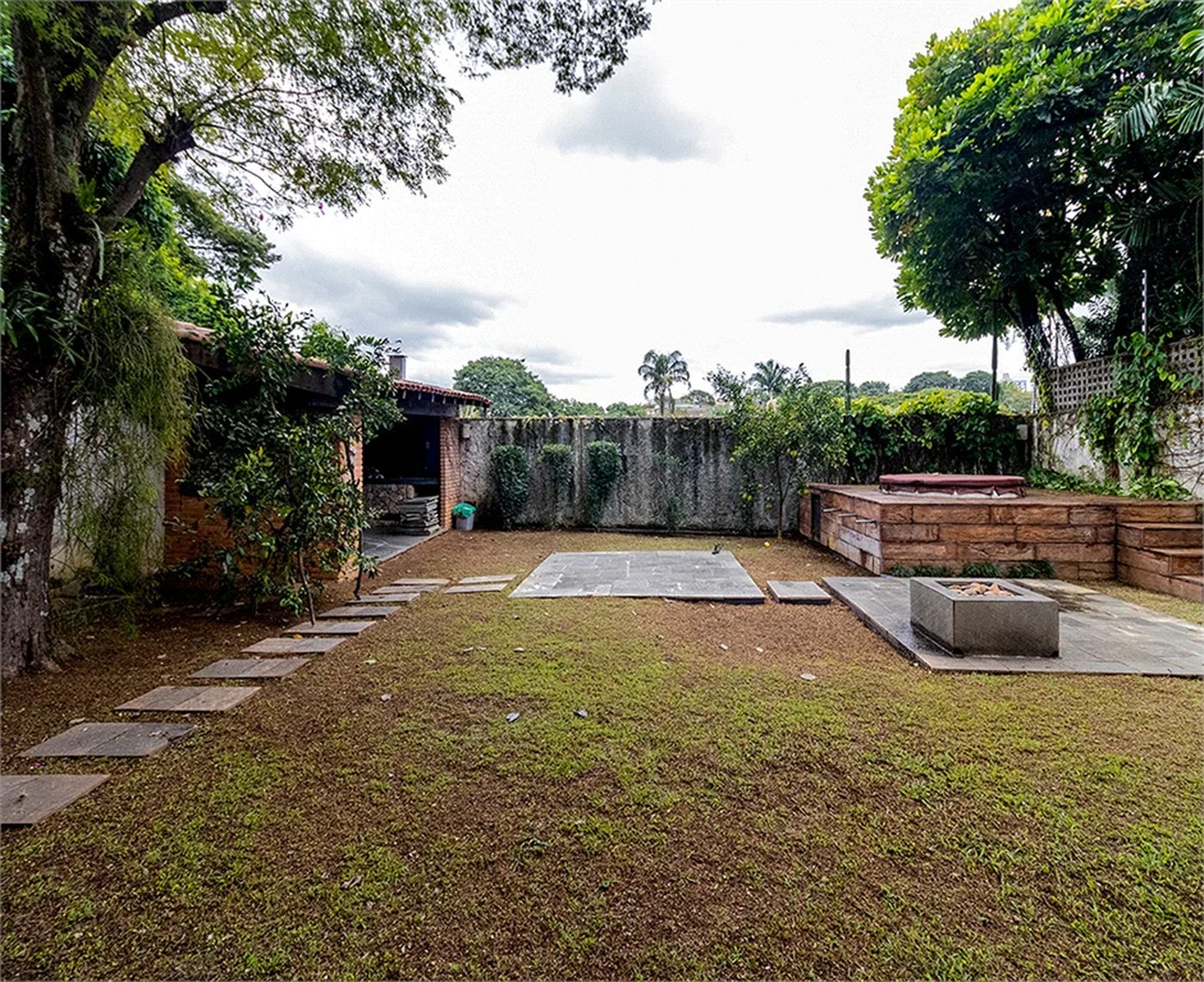 Casa à venda com 3 quartos, sendo 2 suítes,  em Alto de Pinheiros, São Paulo, SP
