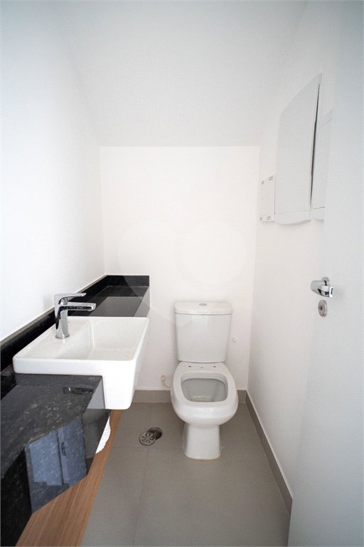 Casa à venda com 3 suítes em Vila Santista, Atibaia, SP