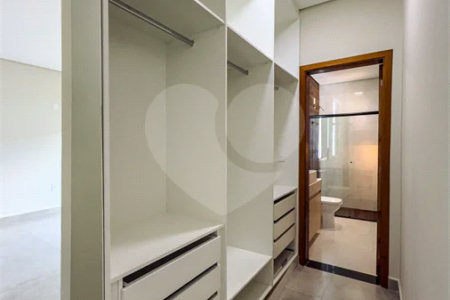 Indaiatuba - Condomínio Milano - Sobrado - 350 m² de terreno - 240 m² de área construída - 4 vagas de garagem, sendo 2 cobertas - Salas de estar e jantar integradas - 3 suítes com closet e varanda no pavimento superior - Escritório no térreo - Espaço gourmet com churrasqueira - Banheiro externo