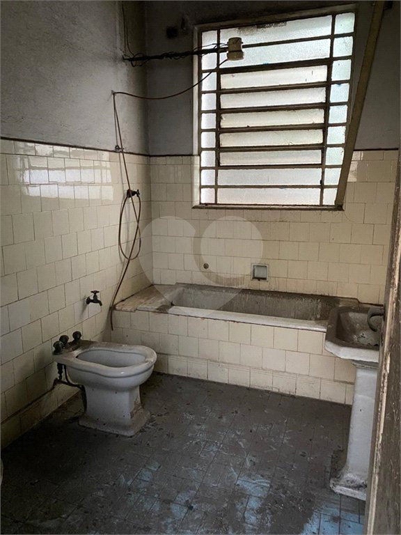 Casa à venda com 3 quartos, sendo 1 suíte, em Indianópolis, São Paulo, SP