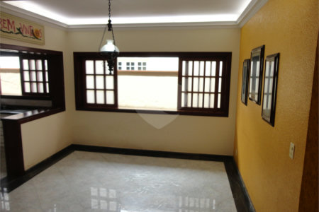 Casa à venda com 3 quartos, sendo 1 suíte, em Santa Marina, Valinhos, SP