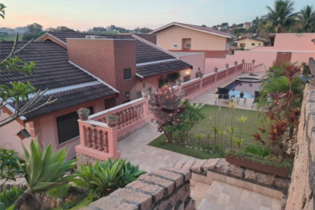 Casa à venda com 3 quartos, sendo 1 suíte, no condomínio Estância Marambaia, Vinhedo - SP