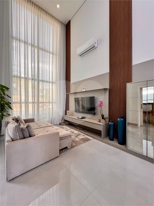 Casa à venda com 3 suítes no condomínio Residencial Mont'alcino, Valinhos - SP