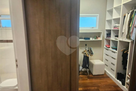 Sobrado à venda com 4 quartos, sendo 2 suítes, em Brooklin Paulista, São Paulo, SP