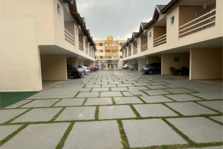 Casa à venda com 3 quartos, sendo 1 suíte, no condomínio Residencial Villagio Vitória, Guarulhos - SP
