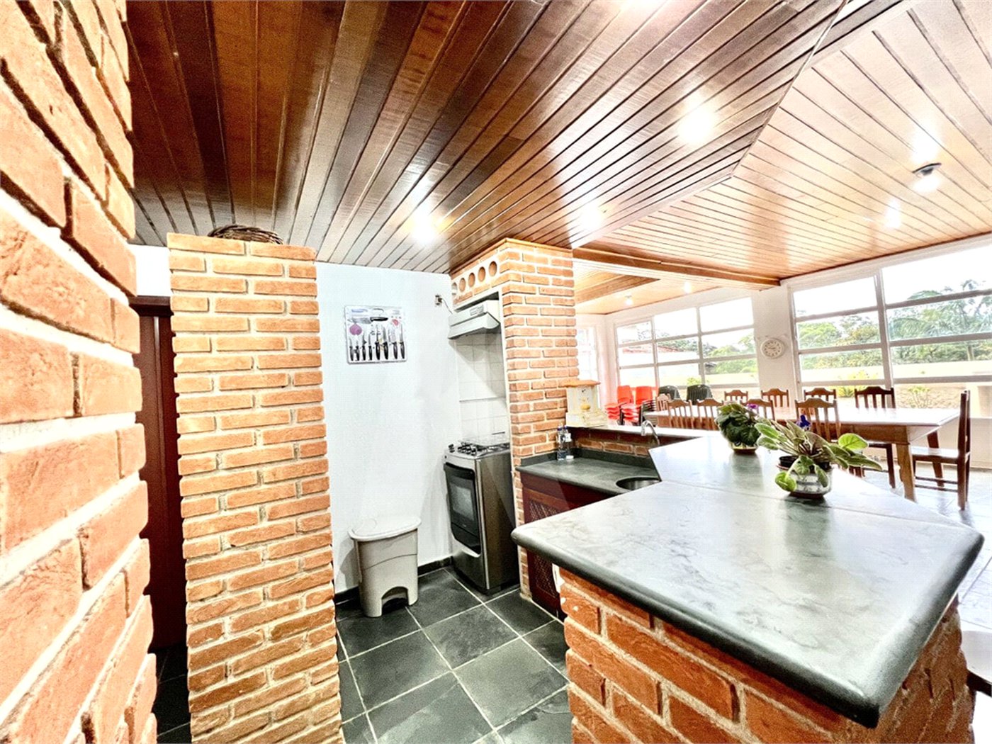 Sobrado à venda com 4 suítes em Tremembé, São Paulo, SP