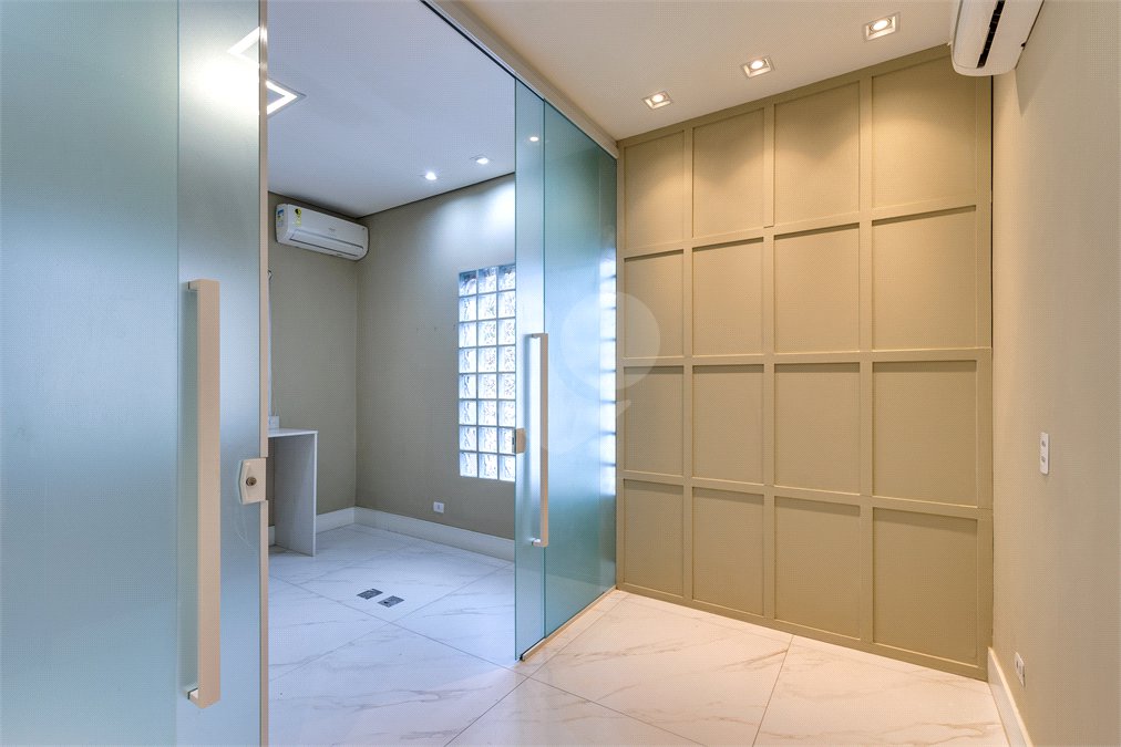 Casa à venda ou para alugar com 12 quartos, sendo 2 suítes, em Alto da Boa Vista, São Paulo, SP
