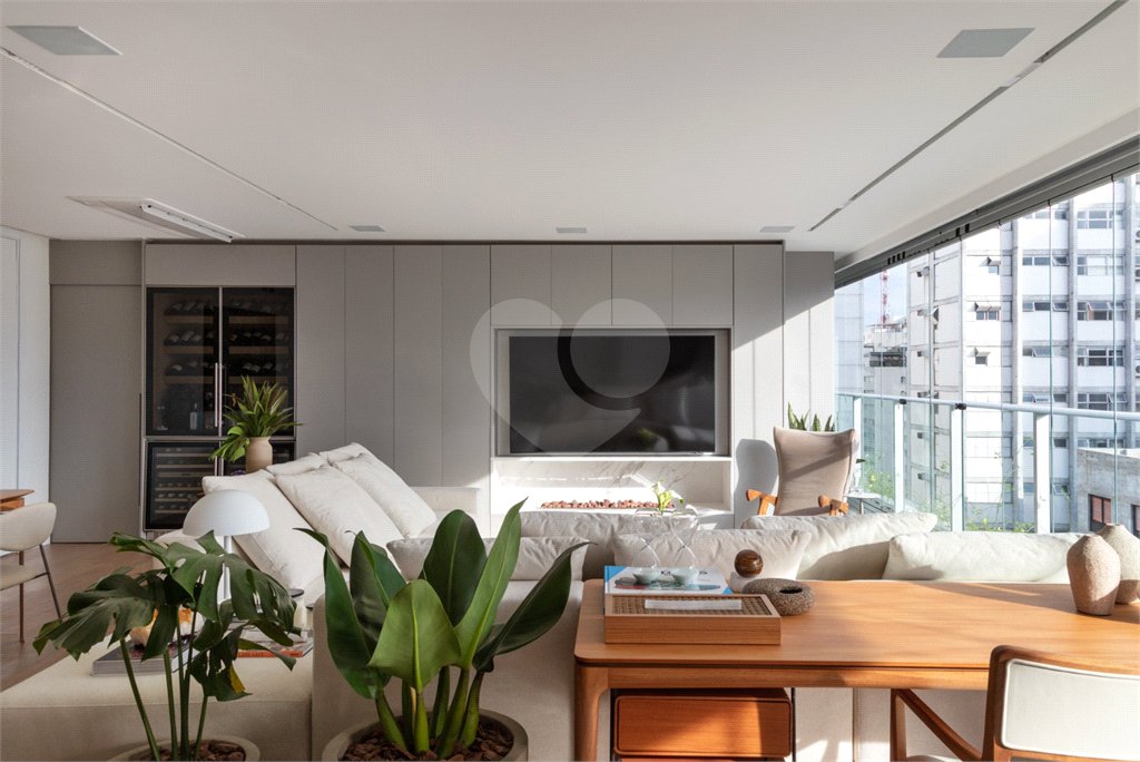 Apartamento à venda com 3 suítes em Cerqueira César, São Paulo, SP