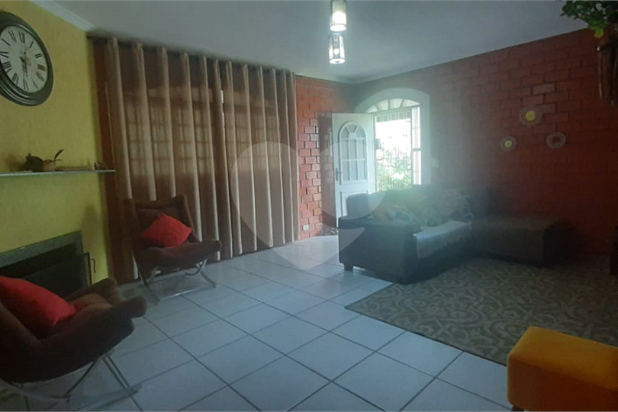 Casa à venda com 3 quartos, sendo 2 suítes, em São Vicente, Mairiporã, SP