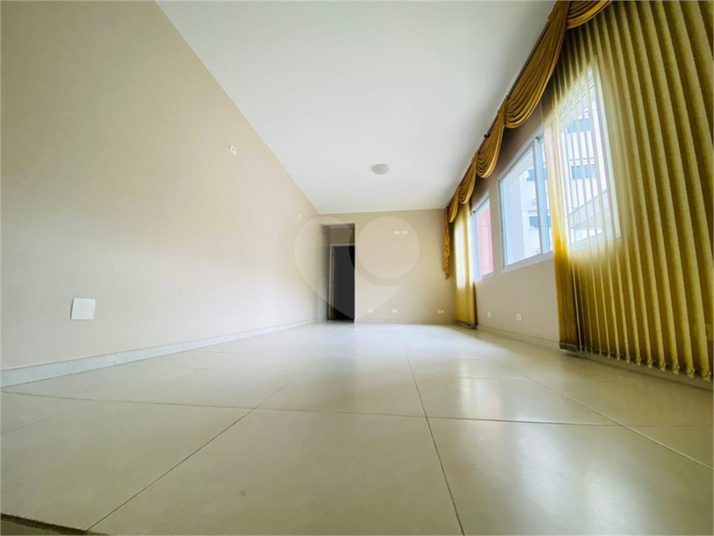 Sobrado à venda com 4 quartos, sendo 3 suítes, em Vila Ester (zona Norte), São Paulo, SP