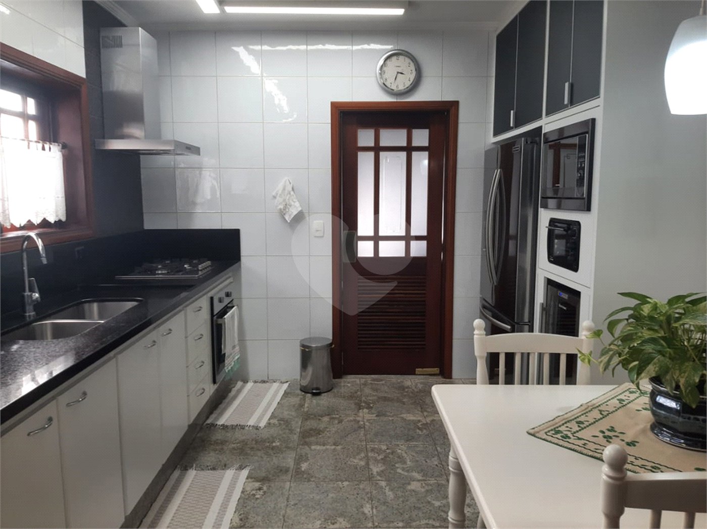 Casa à venda com 4 quartos, sendo 2 suítes,  no condomínio Estância Marambaia, Vinhedo - SP
