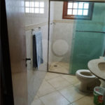 Casa à venda com 4 quartos, sendo 1 suíte, no condomínio Quinta da Cachoeira, Embu das Artes - SP