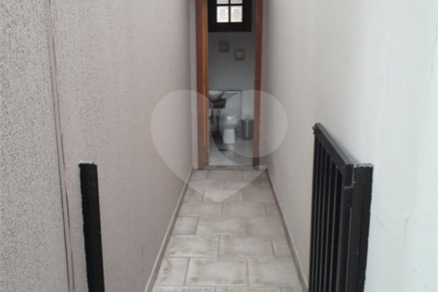 Casa à venda com 4 quartos, sendo 2 suítes, no condomínio Jornalista Américo Ariza, São Paulo - SP