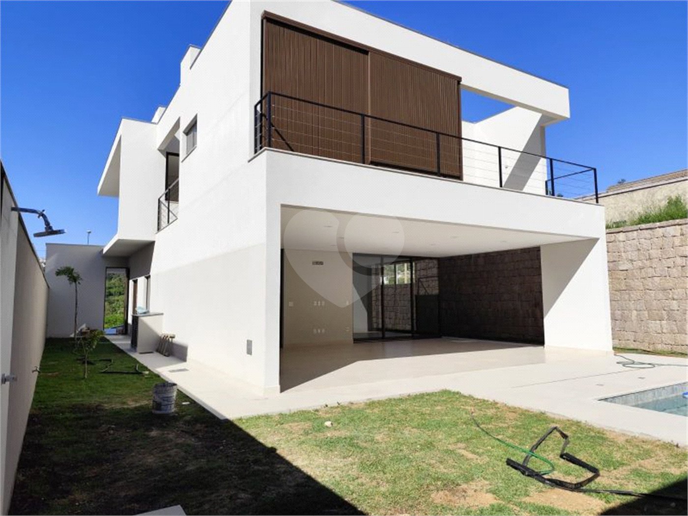 Casa à venda com 3 suítes no condomínio Recanto das Palmas, Vinhedo - SP