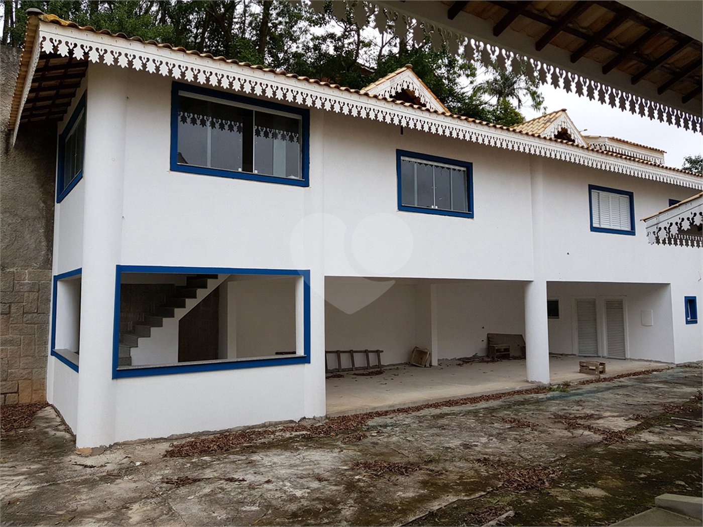 Casa à venda com 4 suítes no condomínio Suíça da Cantareira, Mairiporã - SP