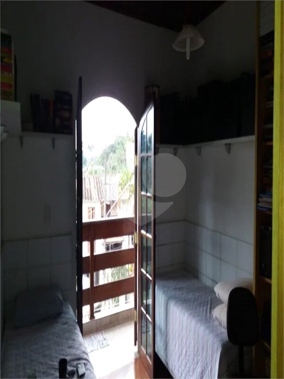Sobrado à venda com 4 quartos, sendo 3 suítes, em Vila Irmãos Arnoni, São Paulo, SP
