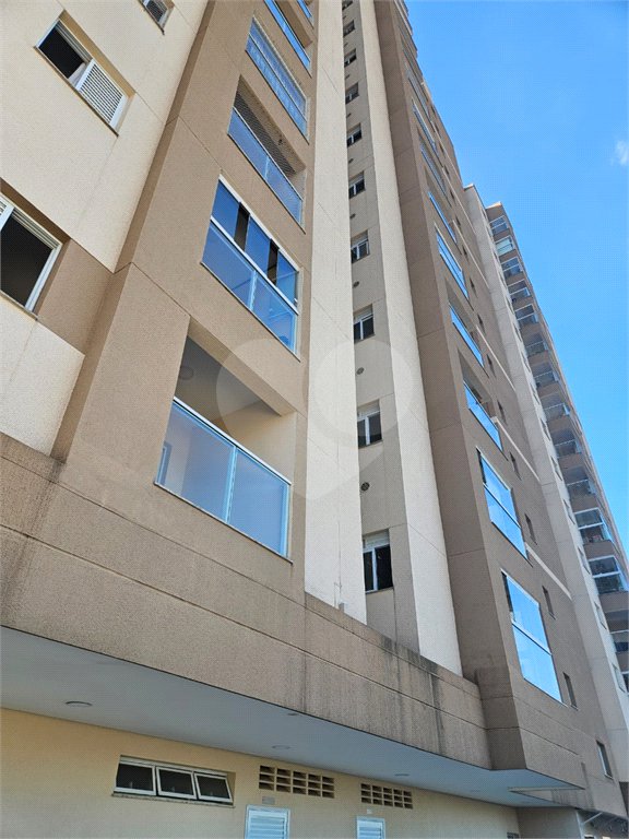 Apartamento à venda com 3 quartos, sendo 1 suíte, no Centro, Poá, SP