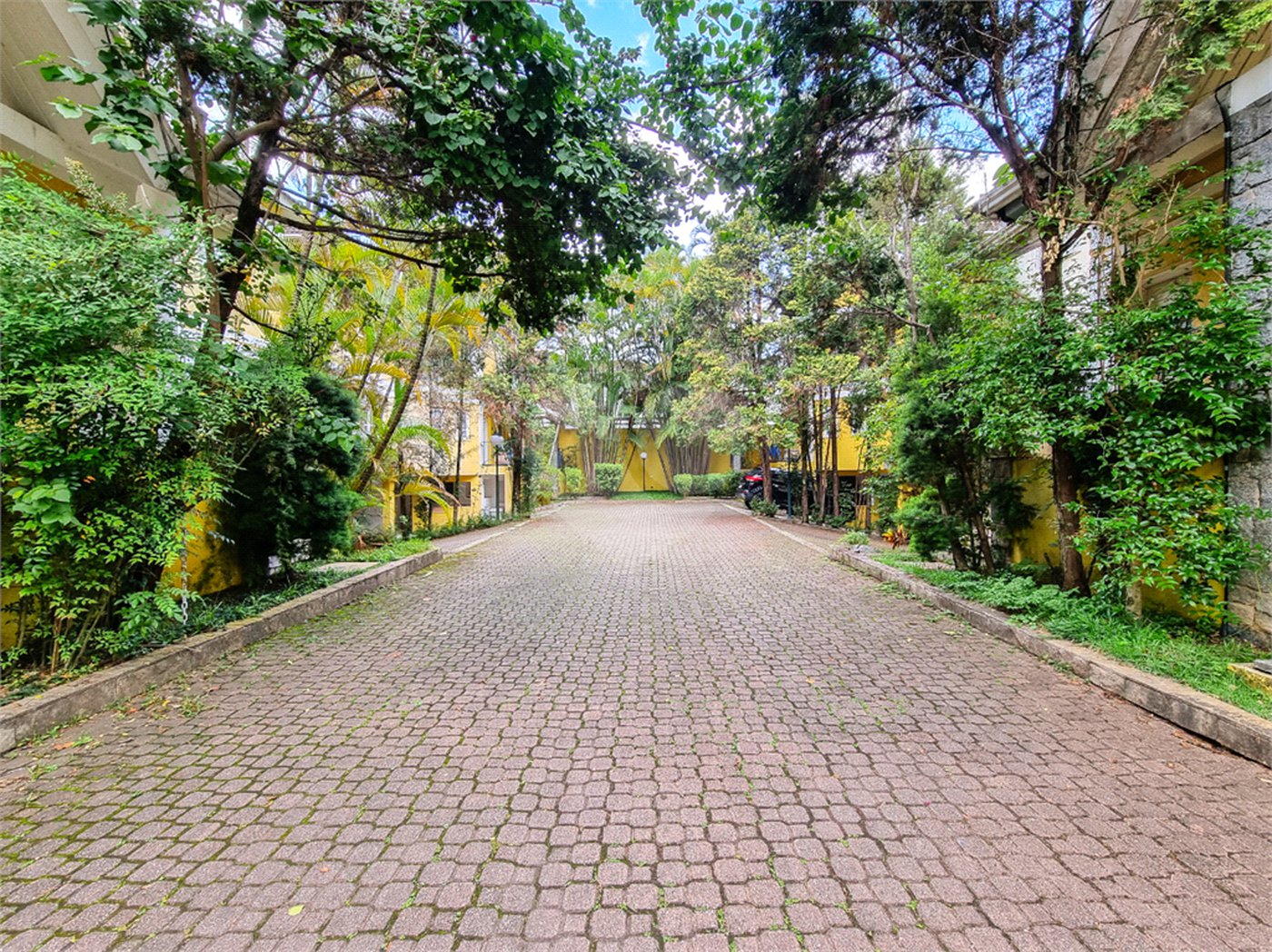 Casa à venda com 4 suítes no condomínio Annecy Village, São Paulo - SP