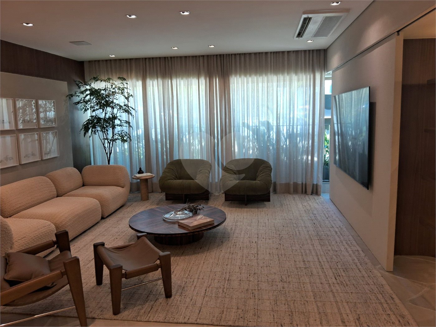 Apartamento à venda com 3 suítes em Moema, São Paulo, SP
