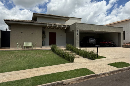 Casa à venda com 4 suítes no condomínio Gramado Park Residencial, Álvares Machado - SP