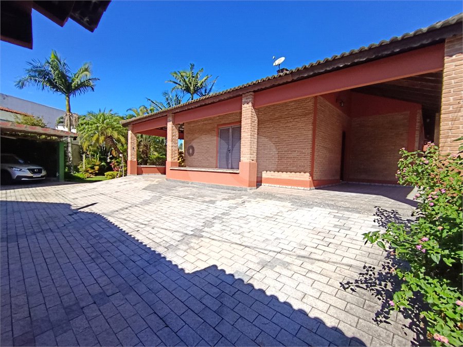 Casa à venda com 3 quartos, sendo 2 suítes,  em Vila Mogilar, Mogi das Cruzes, SP
