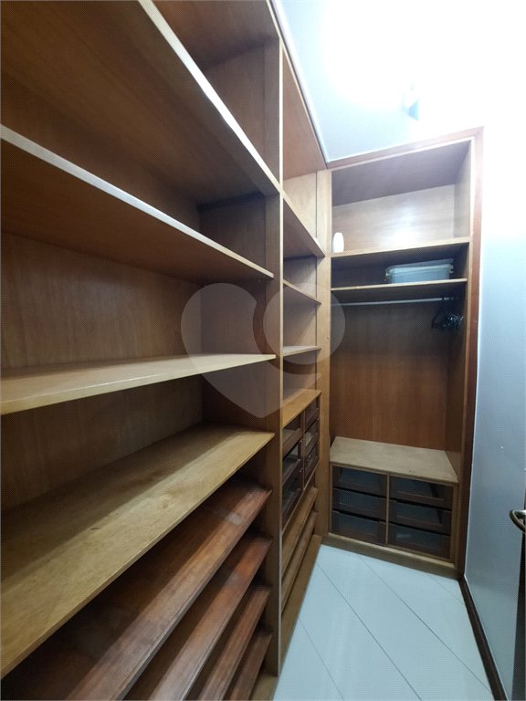 Sobrado à venda com 4 quartos, sendo 2 suítes, em Granja Julieta, São Paulo, SP
