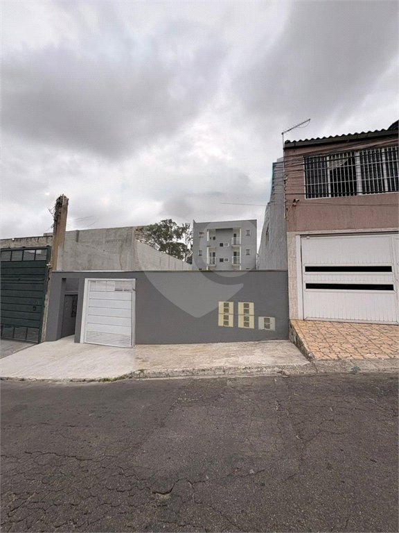 Casa à venda com 3 quartos, sendo 1 suíte, no condomínio Felipe Camarao, Poá - SP