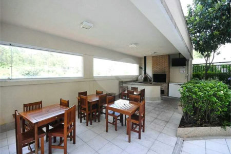 Apartamento à venda com 3 quartos, sendo 1 suíte,  em Vila Andrade, São Paulo, SP