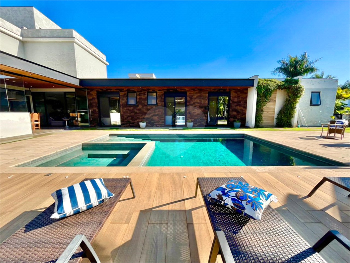 Casa à venda com 4 suítes no condomínio Fazenda Imperial, Sorocaba - SP