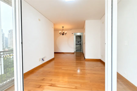 Apartamento à venda com 3 quartos, sendo 1 suíte, em Jardim das Acácias, São Paulo, SP