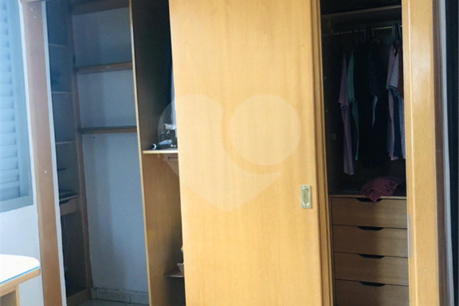Sobrado à venda com 3 quartos, sendo 1 suíte, em Vila Romero, São Paulo, SP