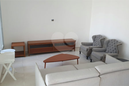 Casa à venda com 3 quartos, sendo 1 suíte, no condomínio Figueira Garden, Atibaia - SP