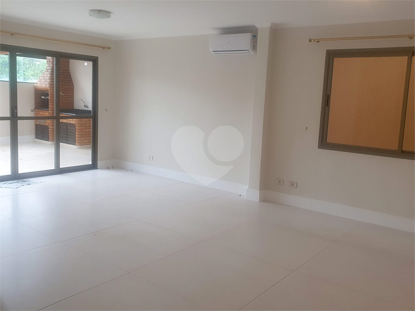 Casa à venda com 4 quartos, sendo 2 suítes,  no condomínio Lake Louise, São Paulo - SP
