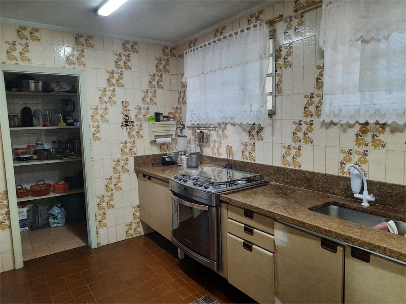 Sobrado à venda com 5 quartos, sendo 3 suítes, em Jardim Marajoara, São Paulo, SP