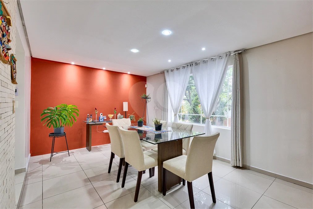 Sobrado à venda com 3 quartos, sendo 1 suíte,  em Alto da Boa Vista, São Paulo, SP