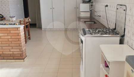 Casa à venda com 4 quartos, sendo 1 suíte,  no Centro, Vinhedo, SP