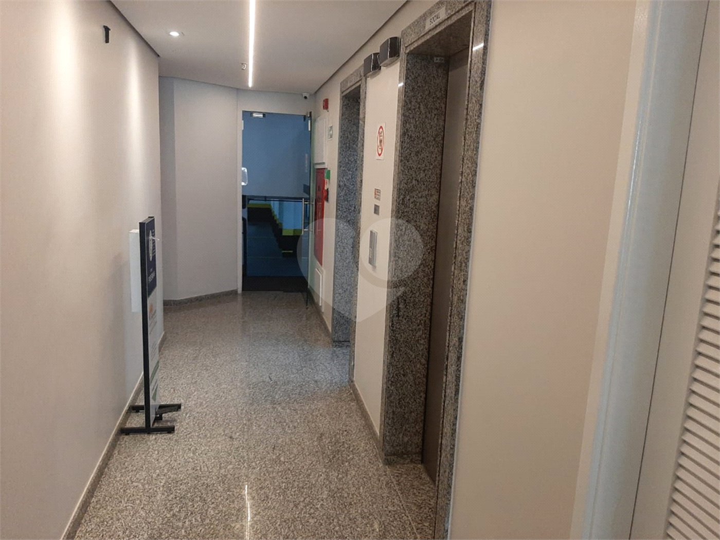 SALA COMERCIAL, ESPAÇO LIVRE DE 59m2, NA ÁREA NOBRE DA BELA VISTA.