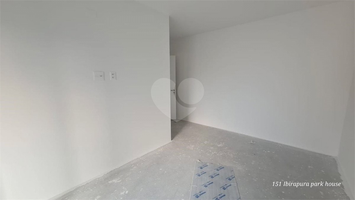 Apartamento à venda com 3 suítes em Moema, São Paulo, SP