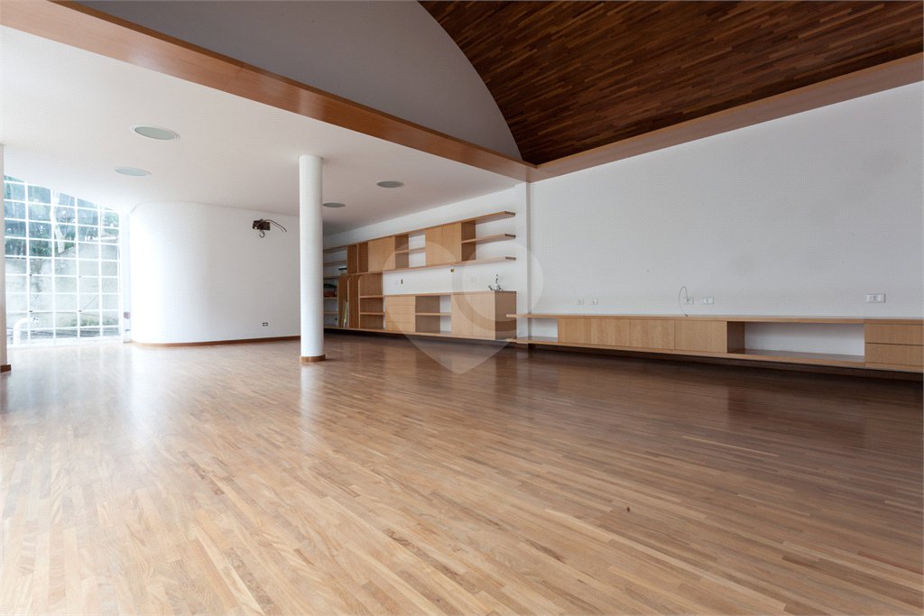 Casa de Vila à venda com 5 quartos, sendo 4 suítes, em Chácara Santo Antônio, São Paulo, SP