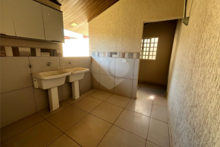 Casa à venda com 3 quartos, sendo 1 suíte, em Ipê, Três Lagoas, MS