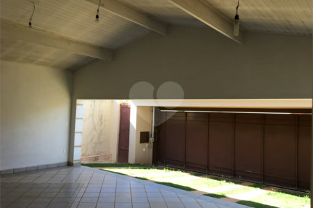 Casa à venda com 3 suítes em Vila Nastri, Itapetininga, SP