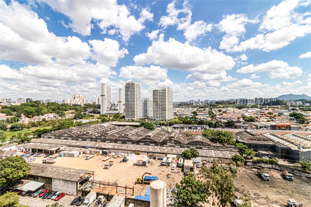 Apartamento à venda com 3 quartos, sendo 1 suíte,  em Vila Anastácio, São Paulo, SP