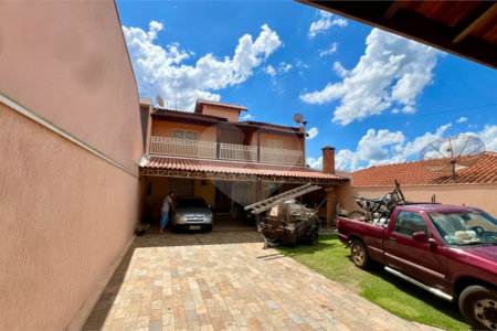 Sobrado à venda com 4 quartos, em Residencial Itamarati