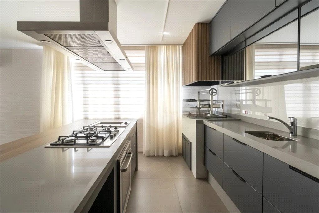 Apartamento à venda com 4 quartos, sendo 1 suíte, em Liberdade, São Paulo, SP