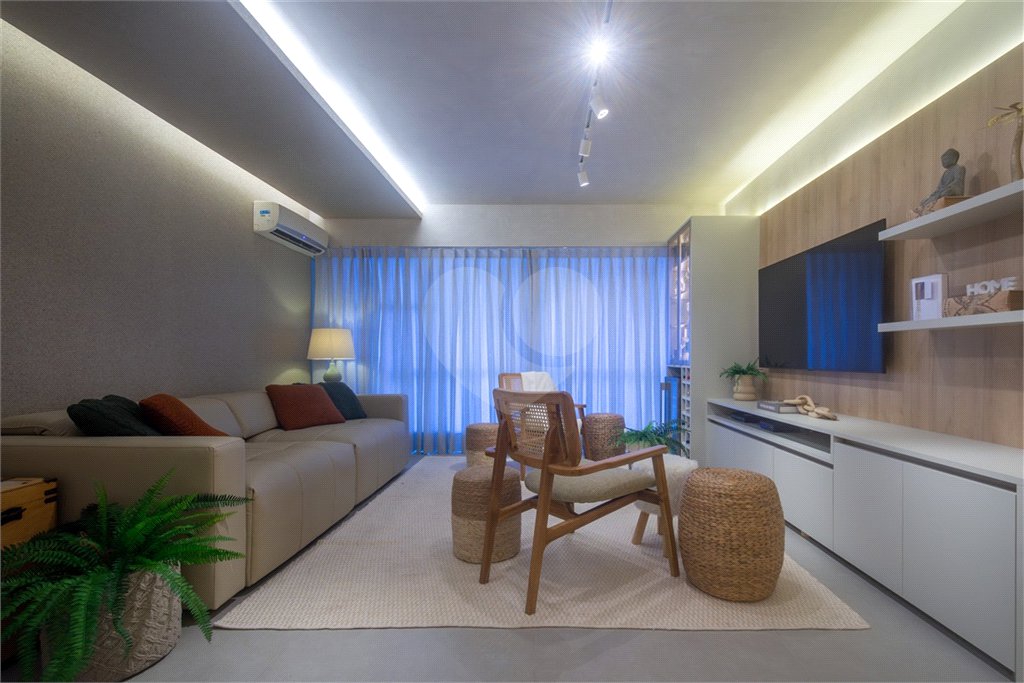 Apartamento à venda com 3 quartos, sendo 1 suíte, em Pitangueiras, Guarujá, SP