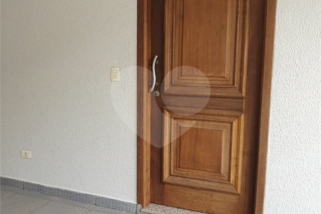 Casa à venda com 2 quartos, sendo 1 suíte,  no condomínio Flamboyant, São Paulo - SP